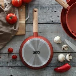 Poêle Ector Induction Aluminium Revêtu Manche En Bois 20 Cm Rouge -Cuisine Ustensiles Boutique 108012 2 1 Poele Ector induction aluminium revetu manche en bois 20 cm rouge Ogo