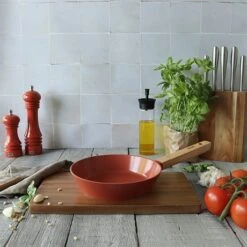Poêle Ector Induction Aluminium Revêtu Manche En Bois 20 Cm Rouge -Cuisine Ustensiles Boutique 108012 4 1 Poele Ector induction aluminium revetu manche en bois 20 cm rouge Ogo