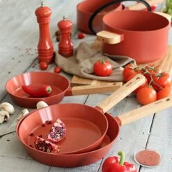 Poêle Ector Induction Aluminium Revêtu Manche En Bois 28 Cm Rouge -Cuisine Ustensiles Boutique 108014 4 2 Poele Ector induction aluminium revetu manche en bois 28 cm rouge Ogo