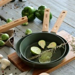 Poêle Ector Induction Aluminium Revêtu Manche En Bois 20 Cm Vert -Cuisine Ustensiles Boutique 108019 2 1 Poele Ector induction aluminium revetu manche en bois 20 cm vert Ogo