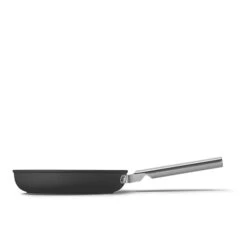 Smeg Poêle Aluminium Antiadhésive 24 Cm Noir Mat 7 Smeg Poêle Aluminium Antiadhésive 24 Cm Noir Mat -Cuisine Ustensiles Boutique 131016 1 2 Poele aluminium antiadhesive 24 cm noir mat Smeg