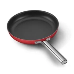 Smeg Poêle Aluminium Antiadhésive 30 Cm Rouge Mat -Cuisine Ustensiles Boutique 131024 3 1 Poele aluminium antiadhesive 30 cm rouge mat Smeg