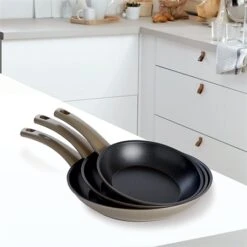 Lot De 3 Poêles Antiadhérentes Prestige 20, 24 Et 28 Cm 5 Lot De 3 Poêles Antiadhérentes Prestige 20, 24 Et 28 Cm -Cuisine Ustensiles Boutique 13918 1 2 Lot de 3 Poeles antiadherentes Prestige 20 24 et 28 cm Mathon