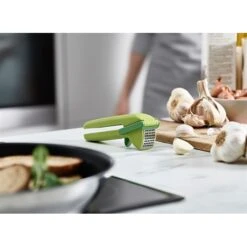 Joseph Joseph Presse-ail Lame D'essuie-glace CleanForce -Cuisine Ustensiles Boutique 606037 3 1 Presse ail lame d essuie glace CleanForce Joseph Joseph