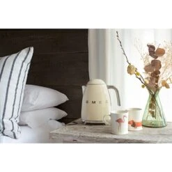 Smeg Bouilloire Crème 1,7 L 2400 W KLF03CREU -Cuisine Ustensiles Boutique 702065 3 1 Bouilloire creme 1 7 L 2400 W KLF03CREU Smeg