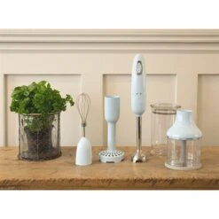 Smeg Mixeur Plongeant Avec Accessoires 700 W HBF22PBEU Bleu Azur 8 Smeg Mixeur Plongeant Avec Accessoires 700 W HBF22PBEU Bleu Azur -Cuisine Ustensiles Boutique 760367 1 1 Mixeur plongeant avec accessoires 700 W HBF22PBEU bleu azur Smeg